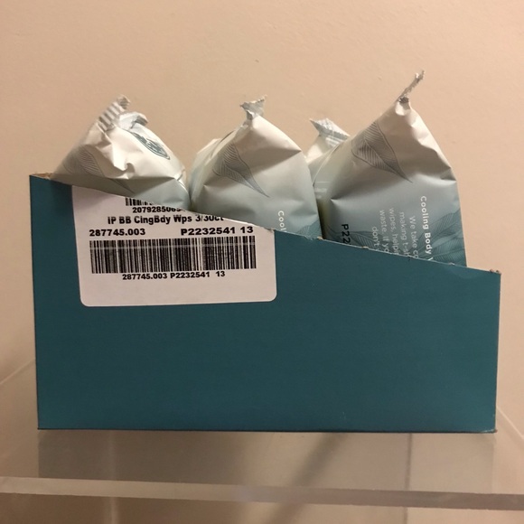 Burt’s Bees Cooling Body Wipes With Eucalyptus Cleanse & Deodorize - Picture 3 of 5